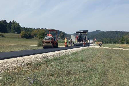 Občina obnovila 700 metrov dotrajane ceste v Temenici 7